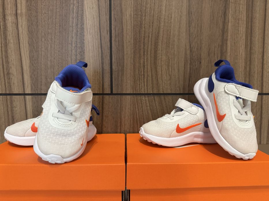 Бебешки обувки Nike Revolution 7 с велкро