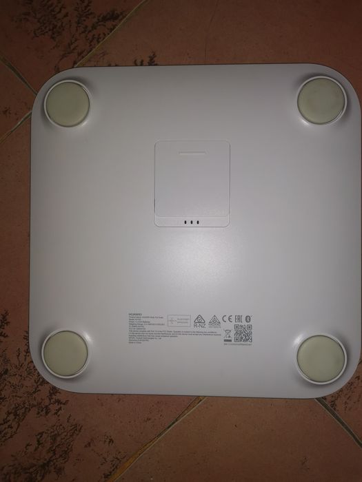 Продам напольные электронные весы.