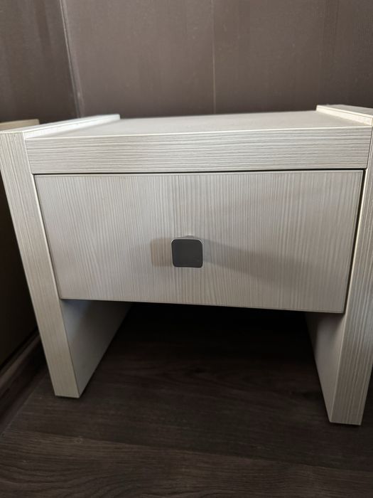 Set 2 noptiere culoare alb