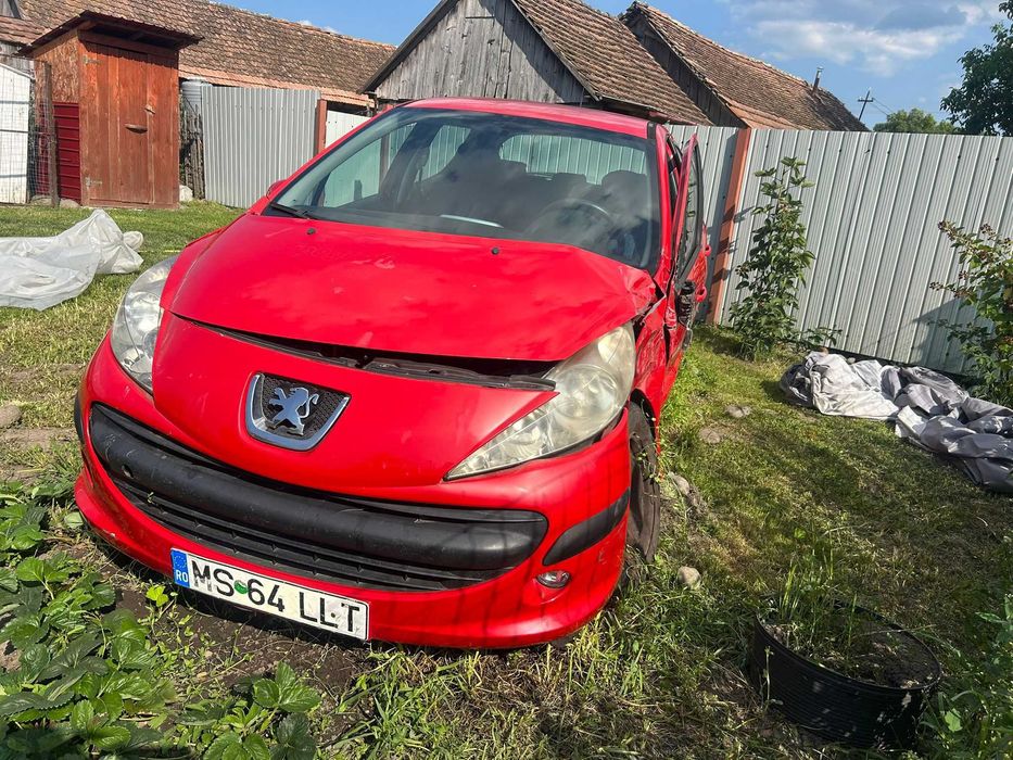 Dezmembrez Peugeot 207 1.4 benzina  an 2009