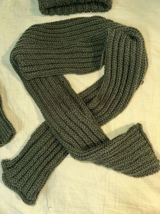 Зимен вълнен ръчно плетен комплект плетена зелена шапка, шал, ръкавици