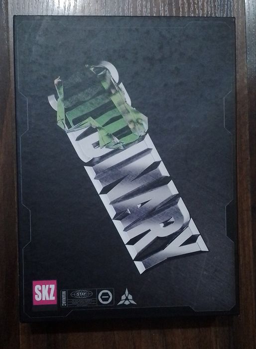 Официальные альбомы Южно Корейской мужской группы Stray Kids