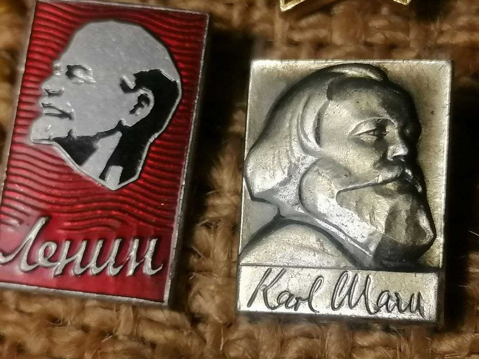 Mini colectie de insigne militare