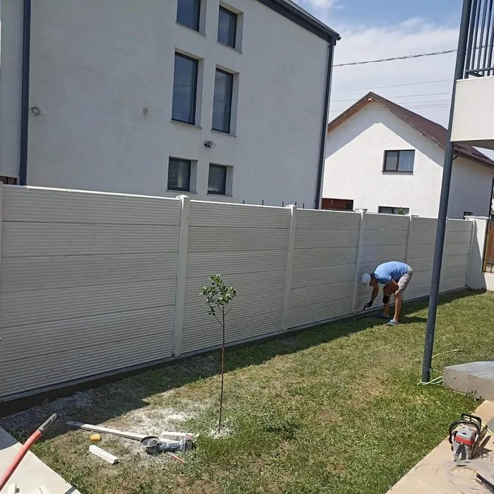 Gard beton din placi prefabricate