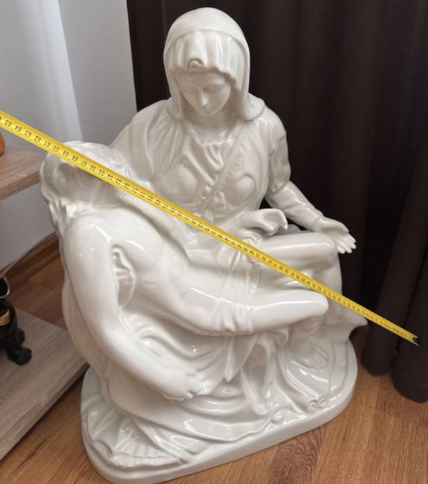 Statueta porcelan