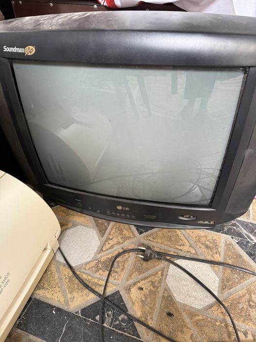 Подставка и телевизор