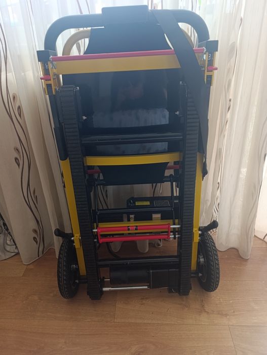 Vând scaun electric de urcat și coborât trepte pte