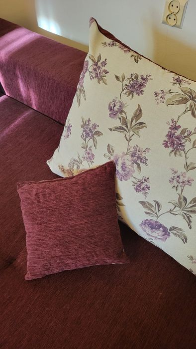 Canapea extensibila visinie cu spatiu de depozitare