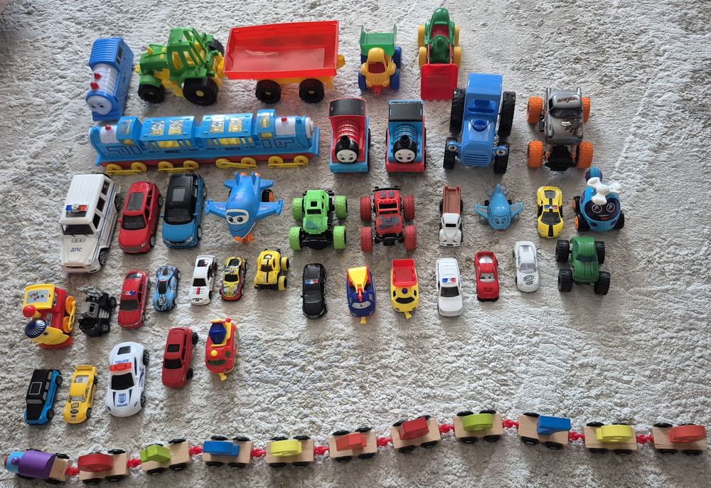 Машинки и игрушки