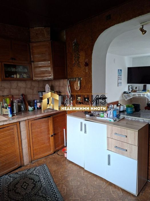 Продава се Къща в Велики Преслав - 200 кв.м за 550 €/кв.м - Снимка #2
