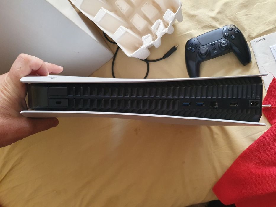 Продам Sony Playstation 5  срочна