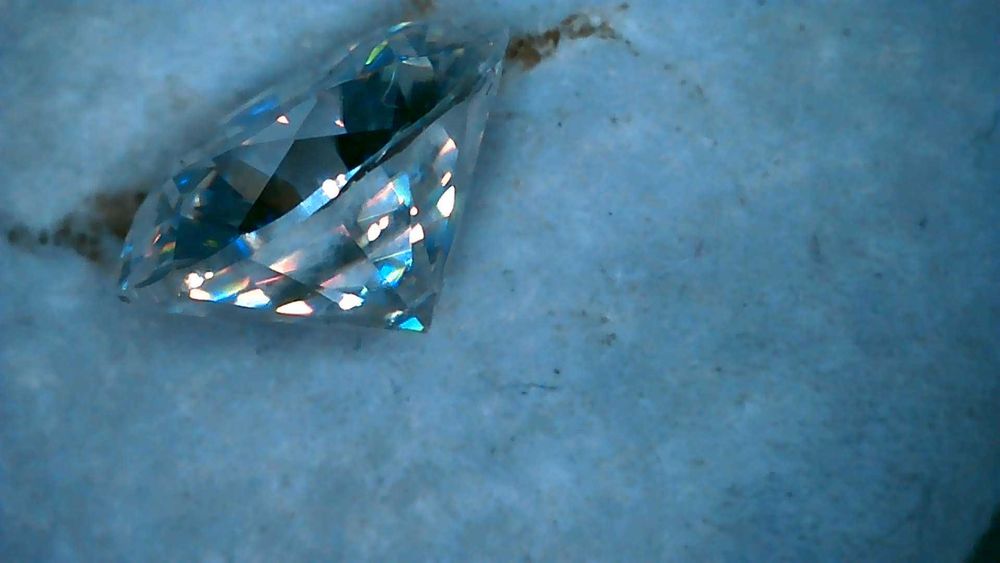 Диамант, Moissanite Brilliance, със сертификат, гравиран номер на камъка - 25 евро - 1 карат