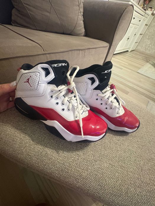 Sneakers Jordan model achizitie America , model special marimea 35,5 baieti