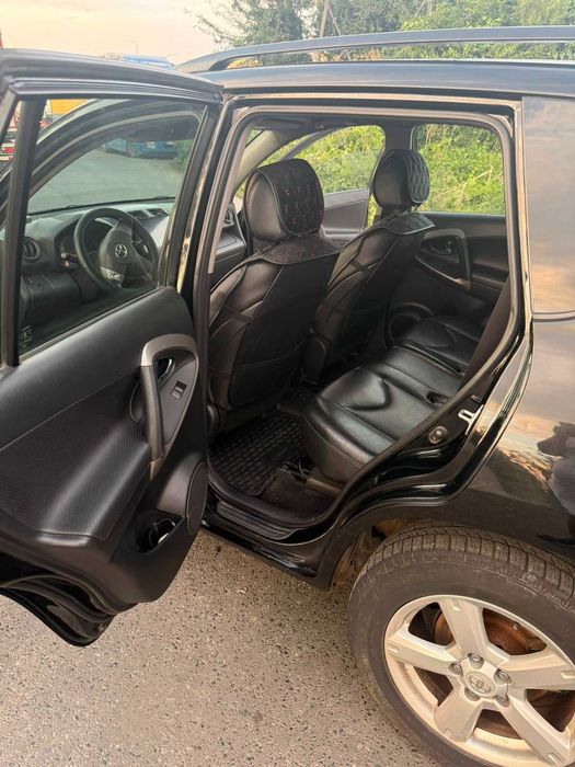 Toyota RAV4 2006 2.2 Diesel , 4x4 cu Blocant | Dotări de Top (Piele, Trapă, Navigație)