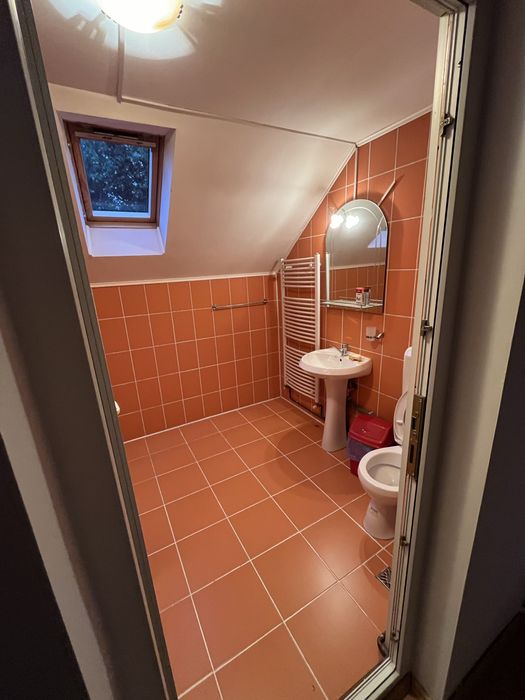 Inchiriez casa Campulung(Leresti)