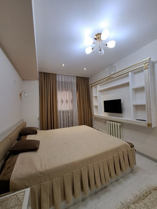 Срочно сдаётся евро ремонт квартира не дорого  в центре городо !!!