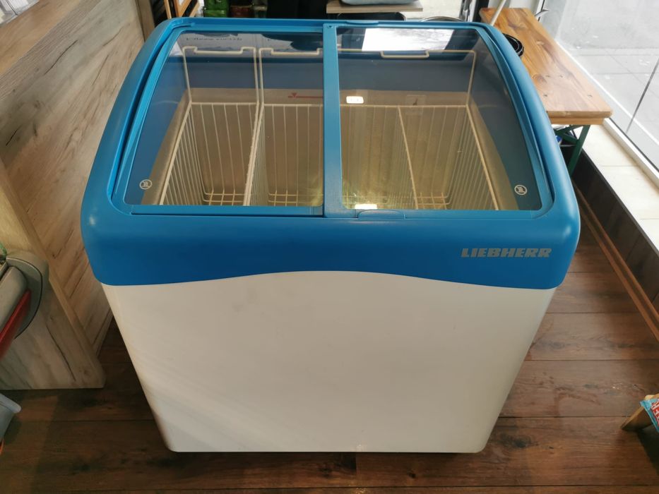 Хладилна витрина