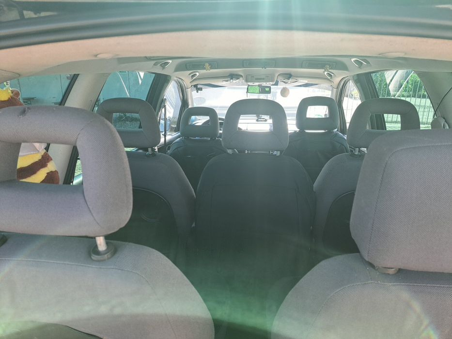 Vând ford galaxy 1.9