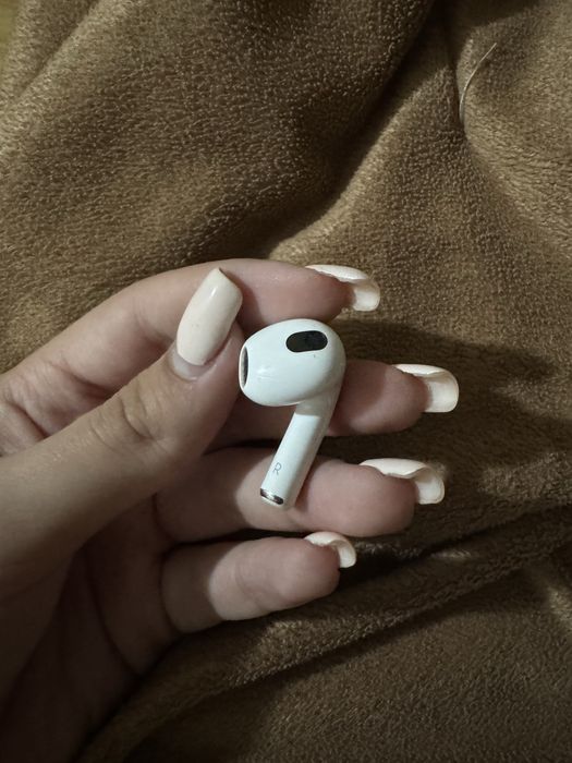 AirPods (3-то поколение с Lightning зареждане)