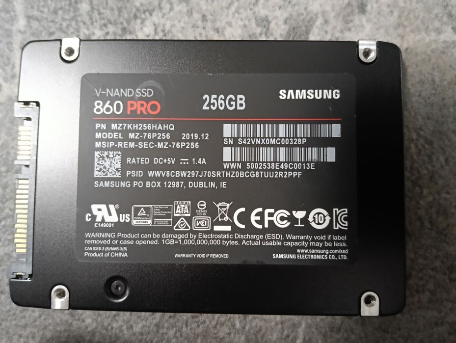 Vand SSD 2.5" Samsung, Adata si Western Digital