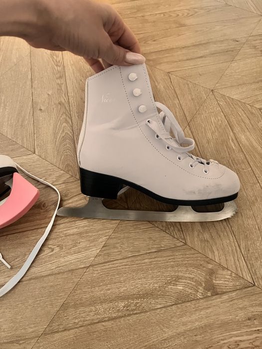 Продам фигурные коньки.