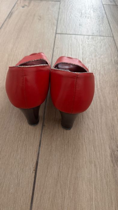 Pantofi piele rosii