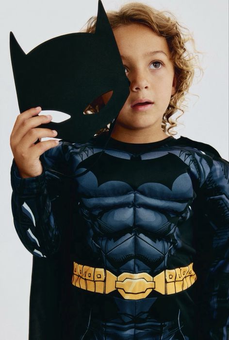 Costum NOU Batman marimea 3-4 ani cu masca si pelerina