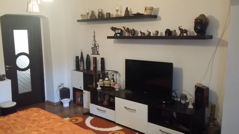 Ofer spre inchiriere casa