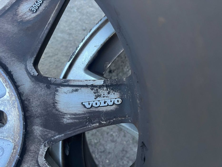 ОРИГИНАЛНИ алуминиеви джанти 16ки 7.0Jx16 ET50 5x108 от Волво/Volvo!!