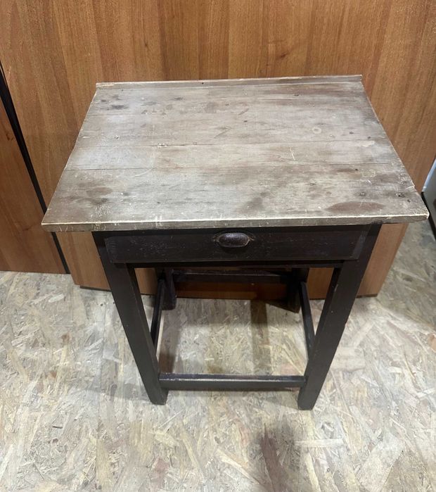Masuta Vintage cu Sertar; Masuta din lemn masiv; Masa