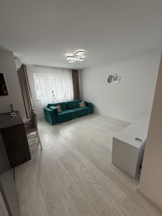 Închiriez apartament