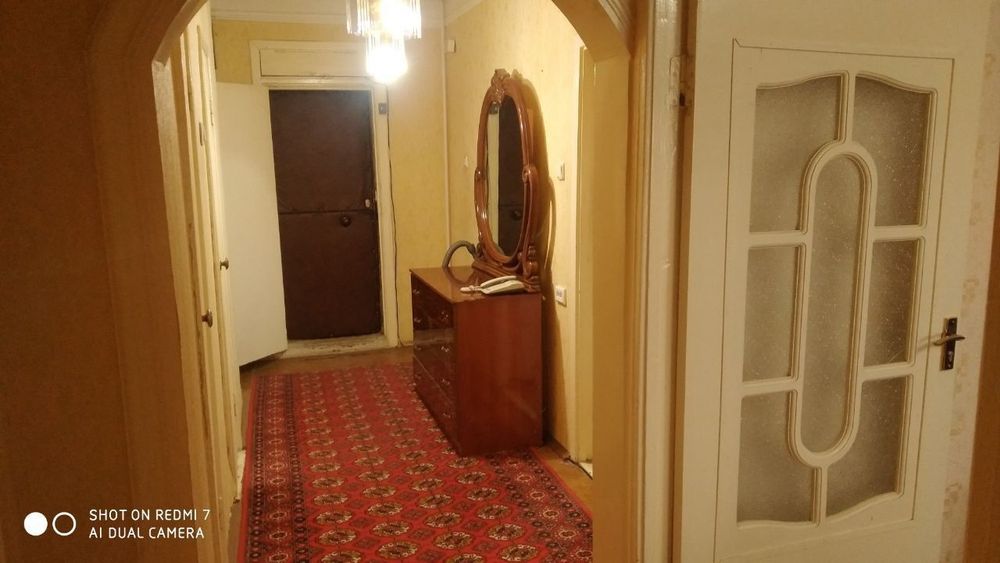 Продам двухкомнатную квартиру в центре города, трехлистник