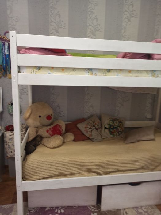 Продам двухяростную кровать