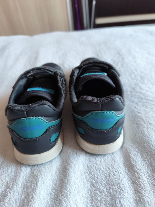 Маратонки адидас