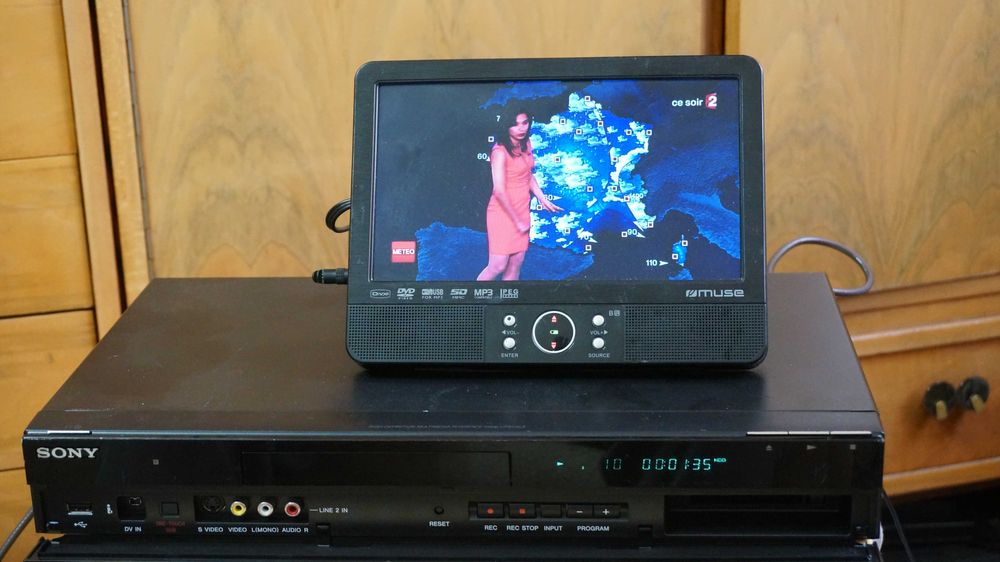 DVD recorder cu HDD SONY RDR-DC205 Defect