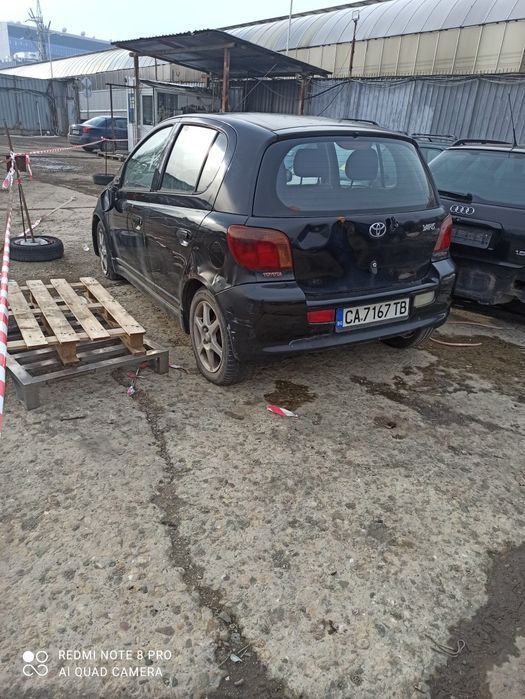 Тойота Ярис  на части