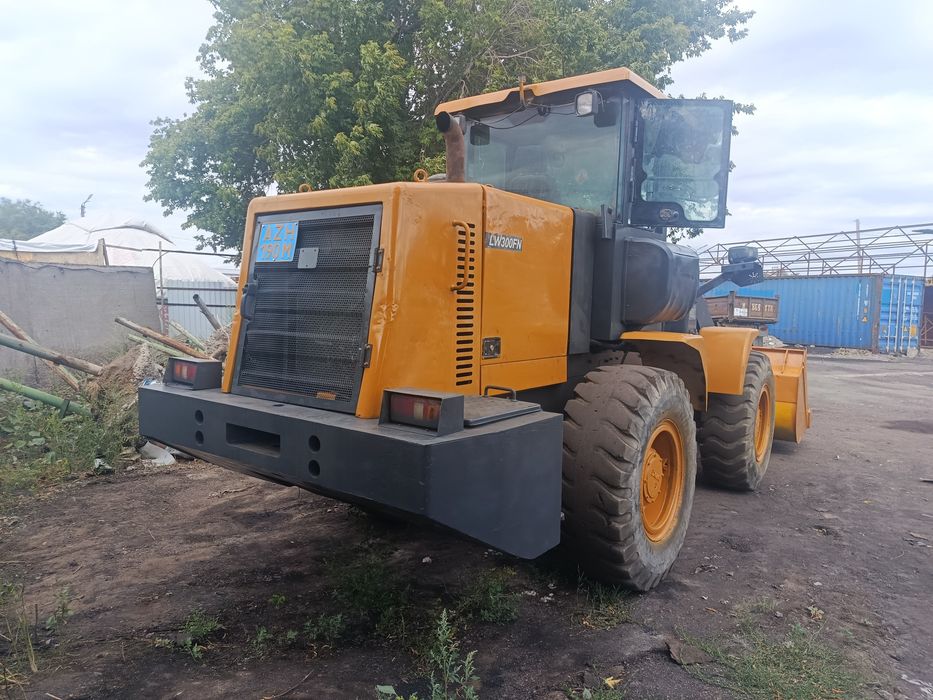 Погрузчик 2 куб 20года