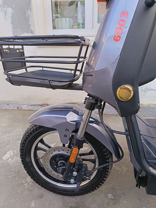 Holati tiniq Skuter sotiladi