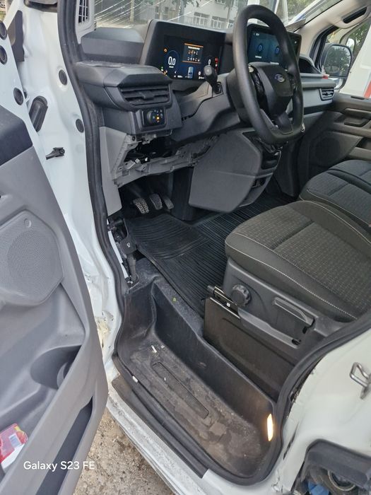 Ford Transit Custom 2025 Avariat