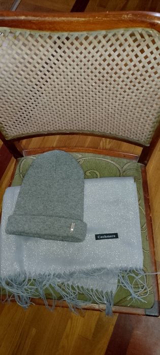 Шапка Korkki с шарфом новое.