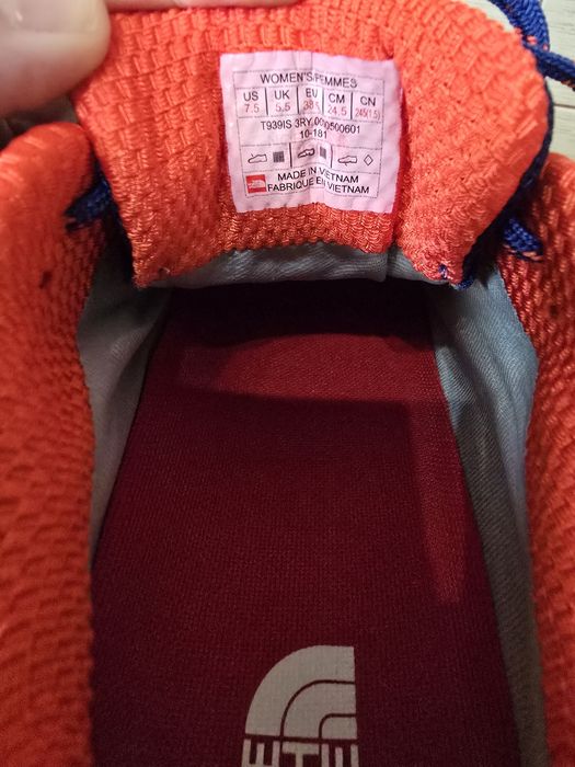 Bocanci munte, drumetie, trekking shoes North Face, marime 38.5