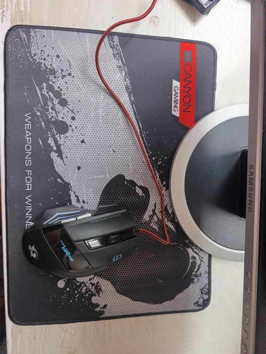 Продам мышку и коврик вместе. СРОЧНО!