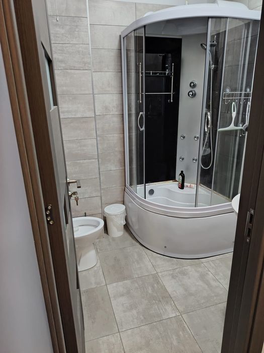 SCHIMB + DIFERENȚĂ cu Apartament cu 3 camere