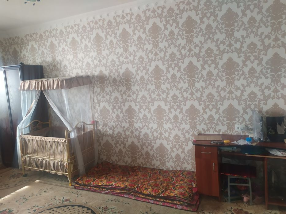 Продоетса квартира 4 комнатная  4 этаж  локатция отличная