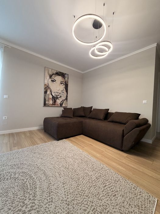 Vand apartament 2 camere , zona BMW , langa viitorul  Spital Regional , complet mobilat, utilat .