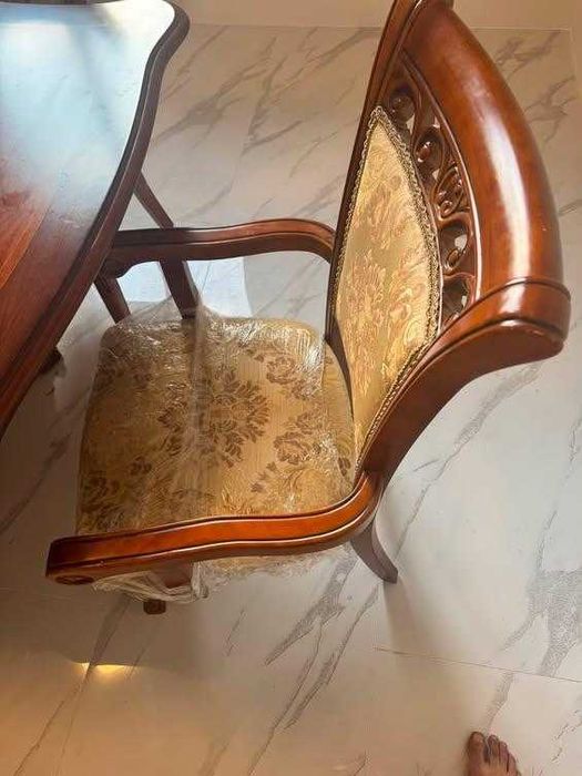 Продам стол и 8 стулья
