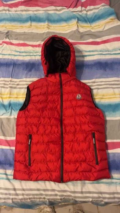 Moncler греика червена