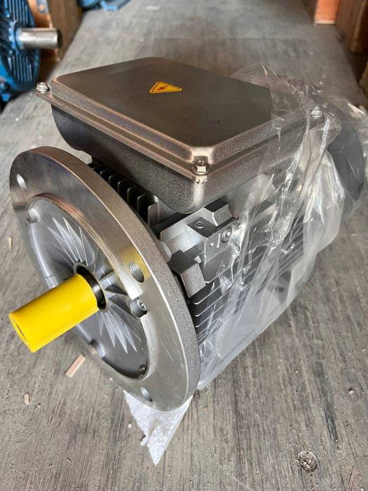 Асинхронные электродвигатели в ассортименте