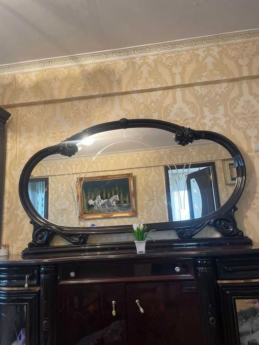 Гостинный сервант , камод с зеркалом