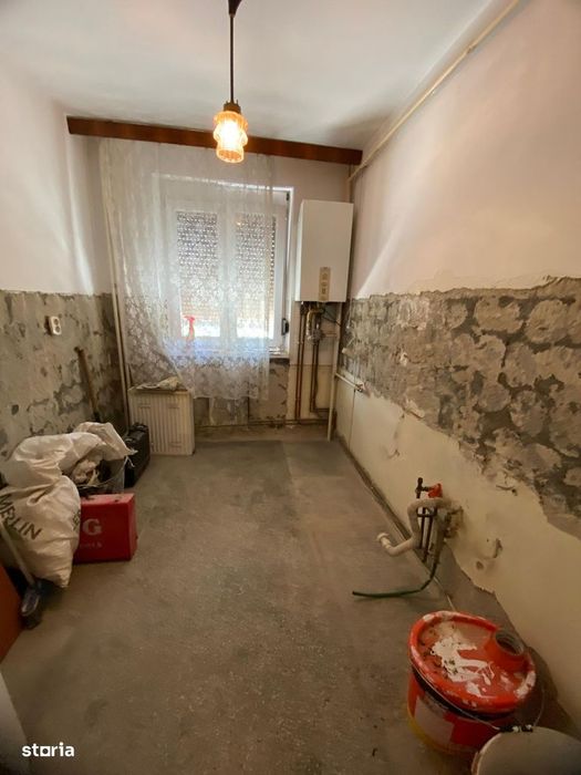 2 decomandate ETAJUL 2, cu centrala, balcon mare, izolat, Miron Costin